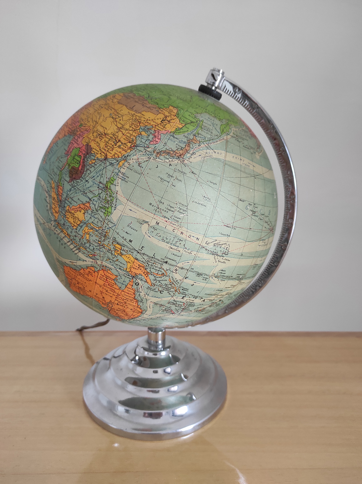 Globe terrestre Perrina vintage en verre circa 1960 - Jackson, Lampes,  globes terrestres, mirroirs anciens.